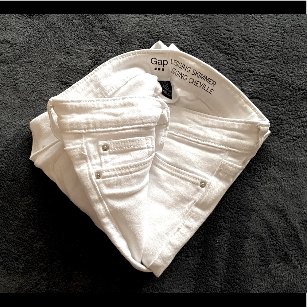 Classy white GAP skinny jeans